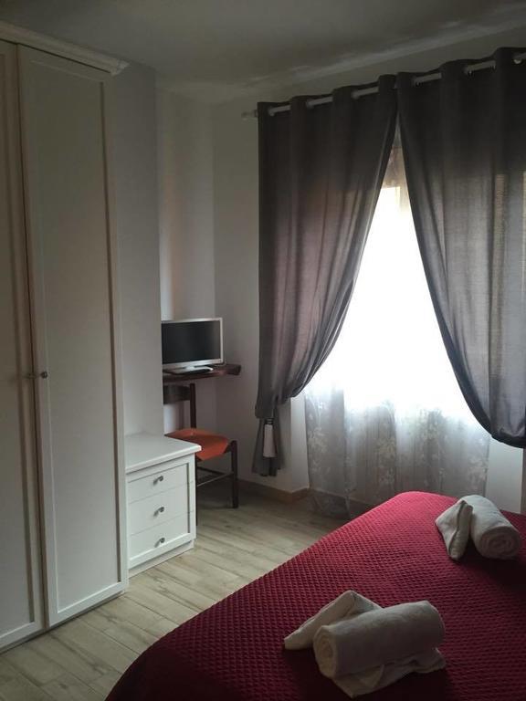 Carillon Apartman Civitavecchia Szoba fotó